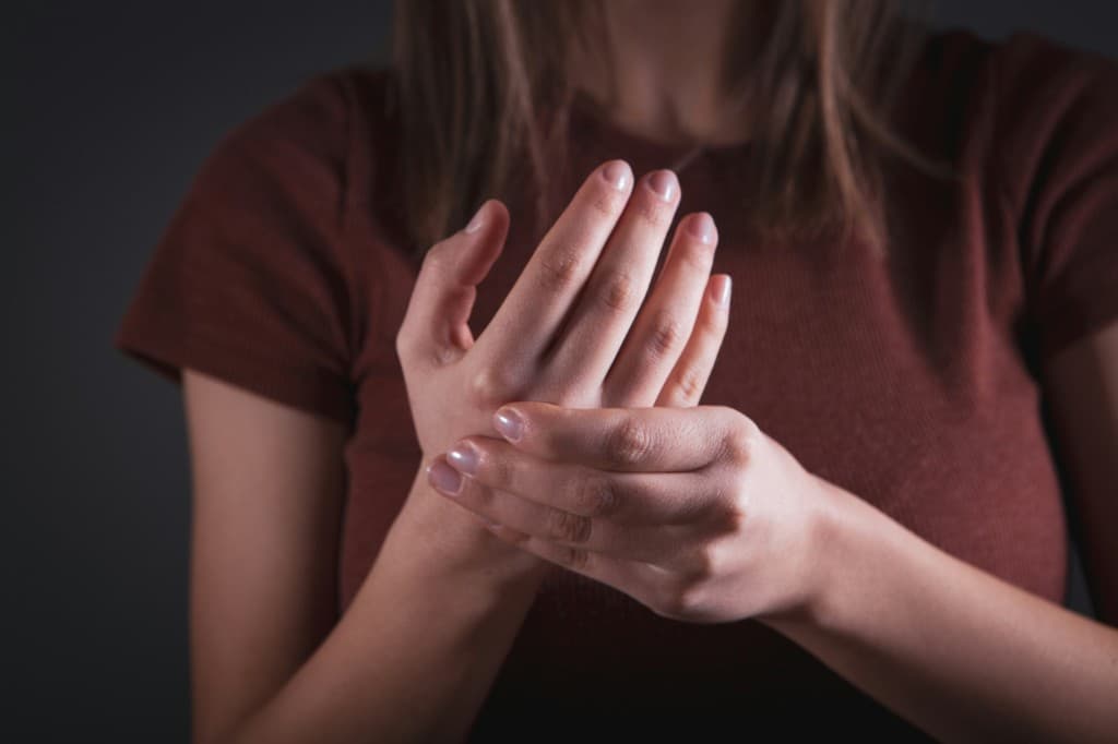 Carpal Tunnel and Hand Tingling: What Physio Can Do (and When to See a Doctor)