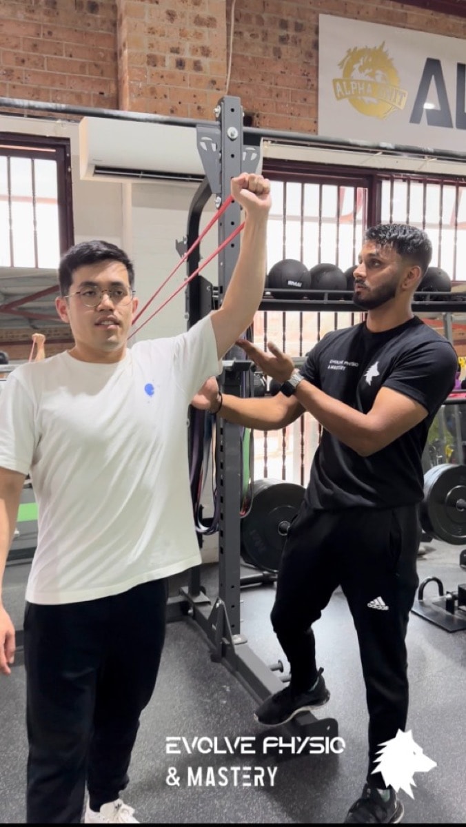 Rotator Cuff Pain and Shoulder Impingement: When to See a Physio
